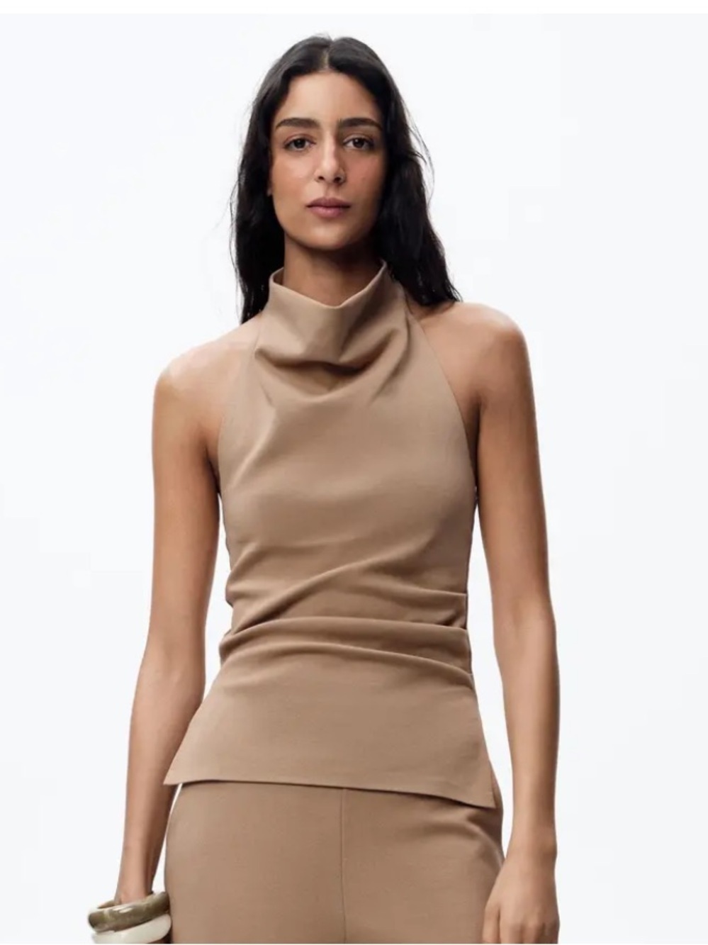 NEW ZARA Halter top A halter-neck top with open shoulders and back.
🚨FIRM PRICE
